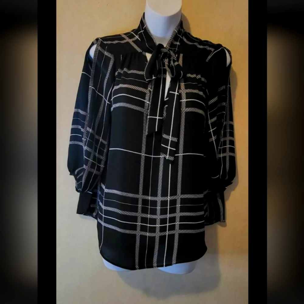 🌸A.BYER COLD SHOULDER BLOUSE  SMALL